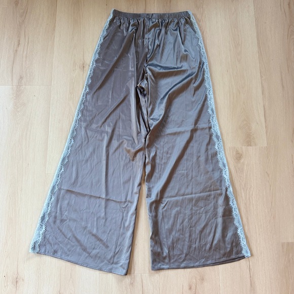 NWT! Savage X Fenty‎ Lounge Pants M Gray Lace Trim Wide Leg Elastic Waist Soft - Picture 3 of 14